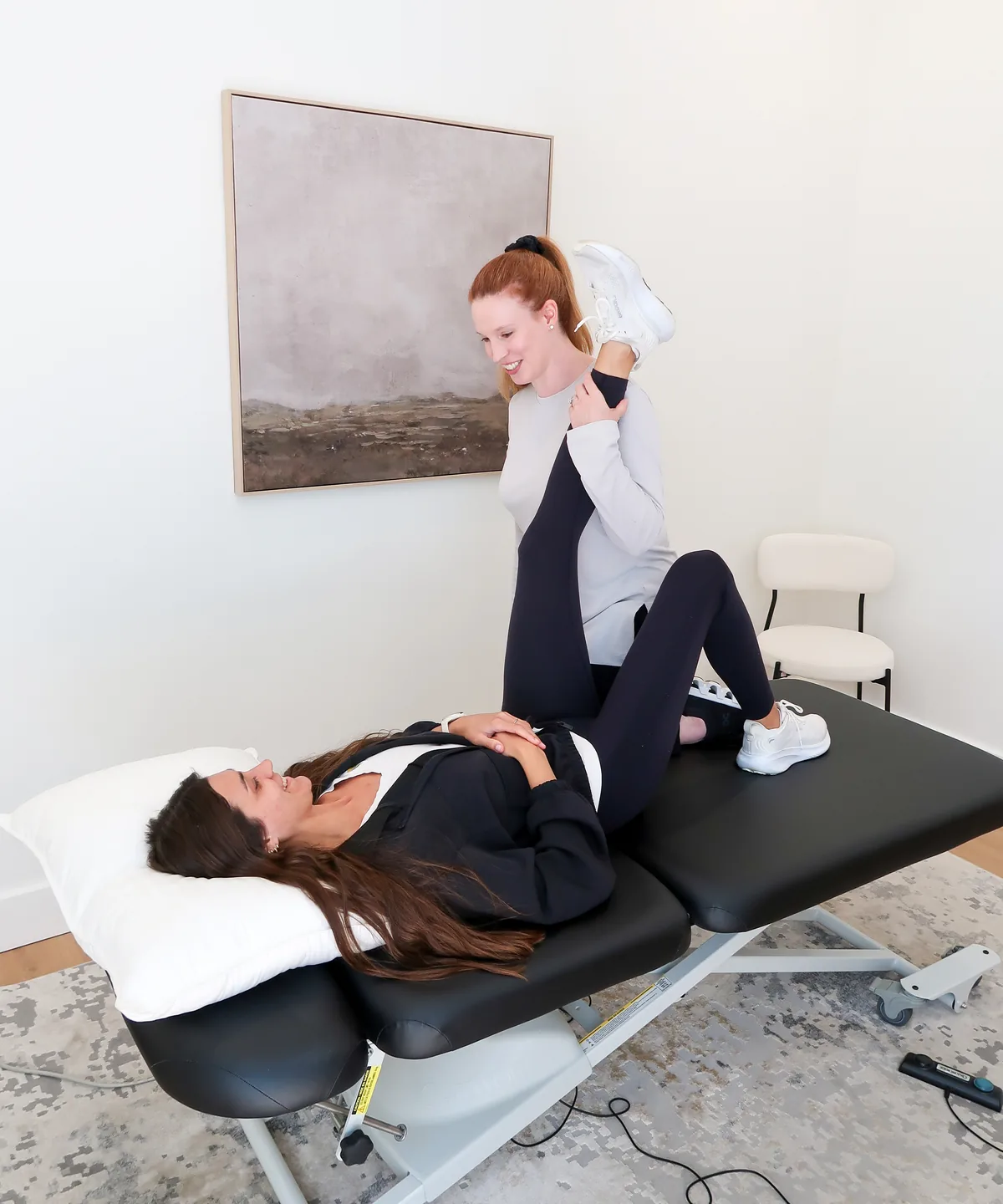 Physical therapist working one-on-one with a patient at Great Falls Physical Therapy.